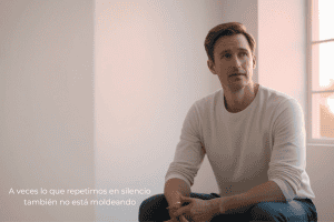 A veces, lo que repetimos en silencio también nos está moldeando.